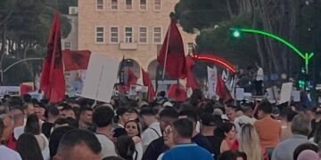 Kush do të ndryshojë (marshin) i pari?