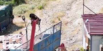 Dy ditë para protestës, hiqet gardhi që pengonte qytetarët të shijonin plazhin e Kakomesë
