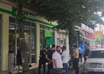 Dalin detajet, si ndodhi grabitja te OTP Bank në Tiranë