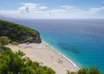 “GB News”: Himara mes destinacioneve më të kërkuara nga britanikët për verën e 2026-ës