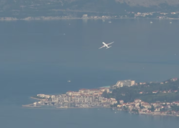Një fluturim nga Beogradi ndalohet në aeroportin e Tivatit, Policia malazeze kontrollon udhëtarët