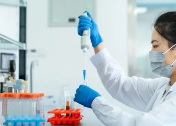 Testohet te njerëzit vaksina e parë e krijuar nga inteligjenca artificiale