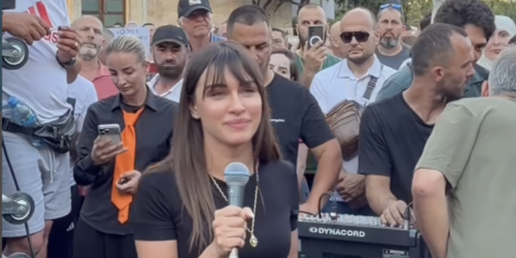 Dojna Mema nga protesta: Kjo është beteja për Shqipërinë që ua kemi borxh fëmijëve tanë