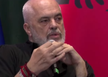 Rama me gazetarët e BE: Shqipërisë i duhet turizëm luksoz, askush nuk më jep dot leksione për mjedisin