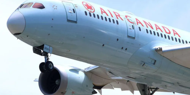 Piloti i Air Canada kreu 900 fluturime për 17 vjet me licencë të falsifikuar