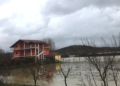 Përmbytjet dhe thatësirat rrisin numrin e kredive të këqija: Si po e kërcënon klima stabilitetin financiar në Shqipëri?