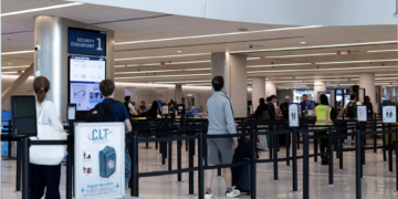 Nafta bie pas marrëveshjes SHBA-Iran, por biletat e avionëve nuk pritet të ulen menjëherë