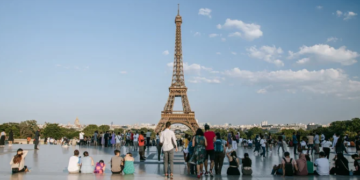 I nxehti ekstrem mbyll edhe kullën Eiffel