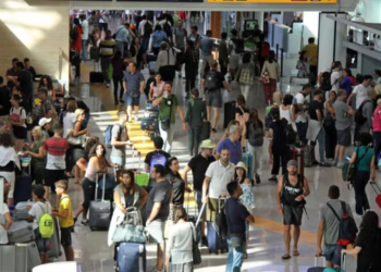 Alarm në Itali: Pritje deri në 6 orë në aeroporte, rrezik kaosi gjatë verës