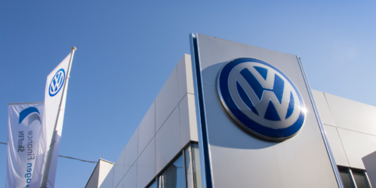 Volkswagen drejt shkurtimeve masive, rrezikohen deri në 100 mijë vende pune