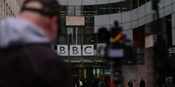 BBC do të shkurtojë qindra vende pune në sektorin e lajmeve