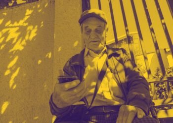 Gjenerata e artë përballë dezinformimit në politikë dhe shëndet