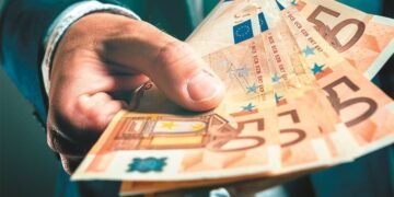Greqia jep 150 euro ndihmë për famijet me fëmijë, kush përfiton
