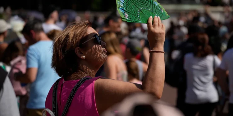 Europa në alarm nga temperaturat, termometri deri në 45 gradë Celsius