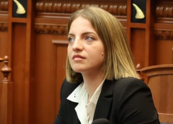 Koçeku mesazh Bajrave të Shkodrës: Nëse familjes time i preket edhe një qime floku, iu shkatërroj
