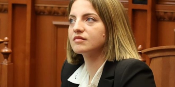 Koçeku mesazh Bajrave të Shkodrës: Nëse familjes time i preket edhe një qime floku, iu shkatërroj