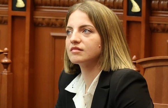 Koçeku mesazh Bajrave të Shkodrës: Nëse familjes time i preket edhe një qime floku, iu shkatërroj