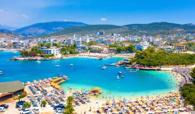 “Le Figaro”: Shqipëria kryeson preferencat e turistëve francezë për pushimet verore