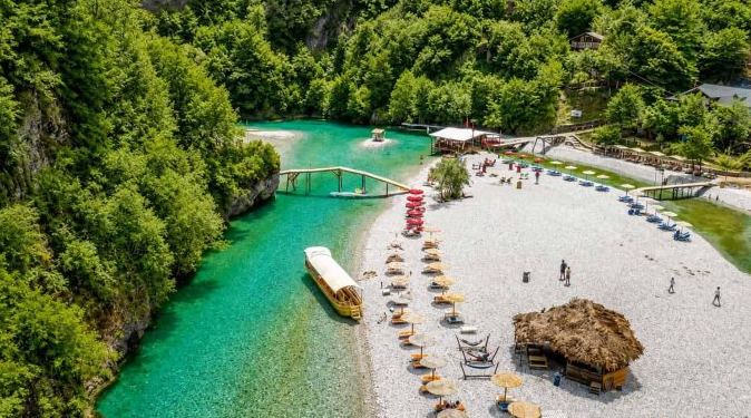 “HOLR Magazine”: Nga Alpet te Lumi i Shalës dhe Riviera e Jonit, Shqipëria, destinacioni më emocionues i Evropës