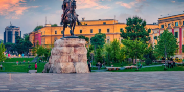 Bllokohet lëvizja për këmbësorët në sheshin “Skënderbej”