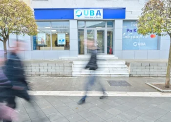 EMRAT/ Punonjësit e UBA Bank vjedhin llogaritë e klientëve, arrestohen drejtuesit e filialit: Sa është shuma që zhvatën