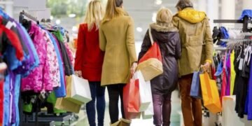 Çmimet në qiell, cilësia përtokë: Veshjet në Shqipëri kushtojnë më shumë se në Europë