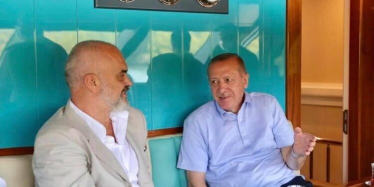 Pas italianëve dhe izraelitëve, Rama “kënaq” dhe turqit në kulmin e protestave që kërkojnë “kokën” e tij edhe pas disa raporteve SEKRETE