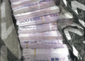 Tufa me euro dhe dhoma të mbushura me kokainë që çuditën edhe prokurorët e SPAK