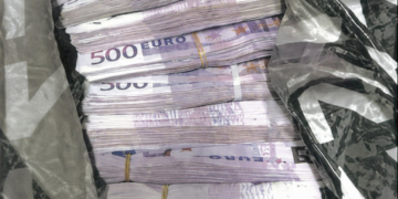 Tufa me euro dhe dhoma të mbushura me kokainë që çuditën edhe prokurorët e SPAK