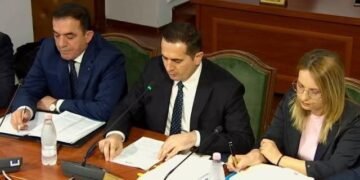 Trondit kreu i SPAK, thotë se në Polici ka njerëz me probleme me ligjin: Arrestojmë vetë se duam pavarësi!