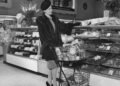 Burri që e mësoi botën të bënte “shopping” vetë: Historia e supermarketit të parë modern