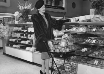 Burri që e mësoi botën të bënte “shopping” vetë: Historia e supermarketit të parë modern