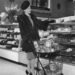 Burri që e mësoi botën të bënte “shopping” vetë: Historia e supermarketit të parë modern