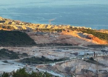 Guroret në Dhërmi dhe Palasë po shkatërrojnë sezonin turistik, gazetarja nxjerr fotot shqetësuese: Bizneset nuk ankohen se kanë frikë!