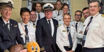 HISTORIKE/ Avioni Airbus A350-1000 i Qantas në ajër për 19 orë nga Franca në Australi