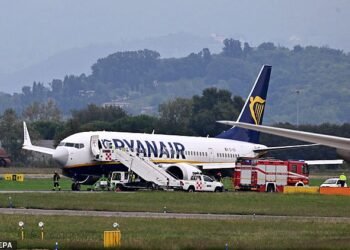Avionit të Ryanair i shpërthyen katër goma gjatë uljes në Bergamo, raporti zbulon gabimet e ekuipazhit