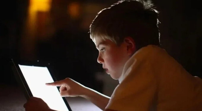 UNICEF: Fëmijët po përqafojnë inteligjencën artificiale shumë më shpejt se të rriturit