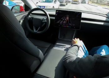 Tesla shton taksitë pa shofer në rrugët e SHBA