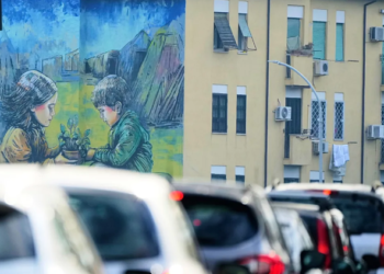 Jetesa pranë rrugëve me trafik të rënduar mund të rrisë rrezikun për sëmundjen e Parkinsonit
