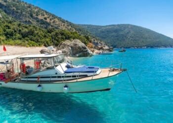 “Daily Mail”: Shqipëria kryeson preferencat e britanikëve si alternativa evropiane më e lirë