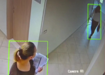 VIDEO/ Vjedhja në Postën e Durrësit, momenti kur ish-shefja e financës ‘zbraz’ arkën dhe largohet