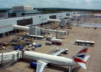 Kaos në Gatwick, aeroporti mbetet pa ujë: Probleme me tualetet, mbyllen restorante dhe bare