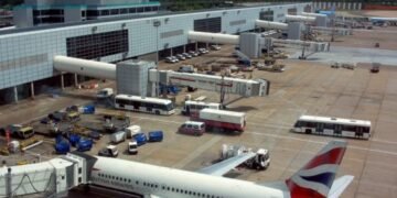 Kaos në Gatwick, aeroporti mbetet pa ujë: Probleme me tualetet, mbyllen restorante dhe bare