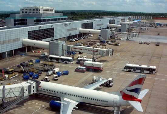 Kaos në Gatwick, aeroporti mbetet pa ujë: Probleme me tualetet, mbyllen restorante dhe bare