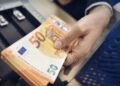 Euro në rënie të lirë, monedha europiane arrin një tjetër minimum historik