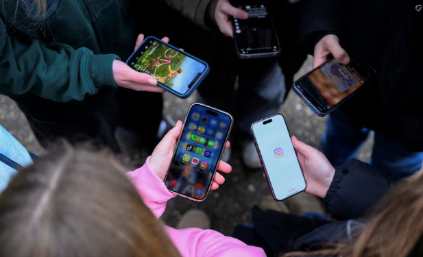 BE do të kufizojë përdorimin e rrjeteve sociale nga fëmijët
