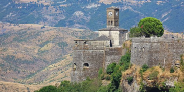 “Gulf News”: Gjirokastra mes destinacioneve më spektakolare në botë