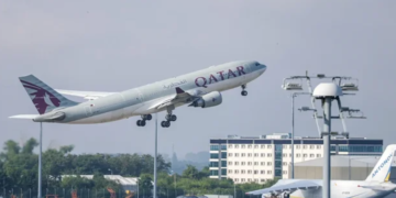 BE shtrëngon rregullat për aviacionin, propozon taksën e re të karbonit