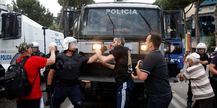 Protestat, Policia tender urgjent 2 milionë euro për pajisje policore