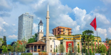 “Daily Mail”: Tirana në sytë e turistëve, një nga qytetet më ekonomike dhe më interesante të Evropës